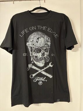 'Life on the Edge' Black Skull Graphic Tee - Men Size M 100% Cotton